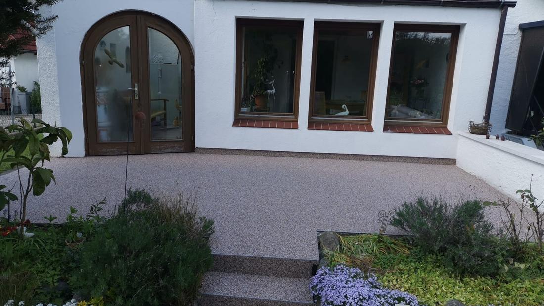 Terrasse mit Steinteppich